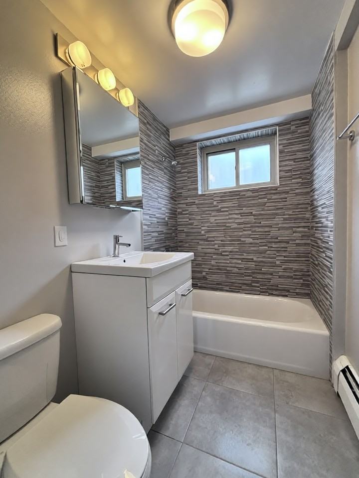 N Kenmore Ave #0508 - Photo 6 of 13