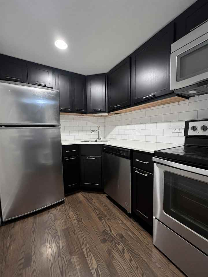 6117 N Kenmore Ave #0301