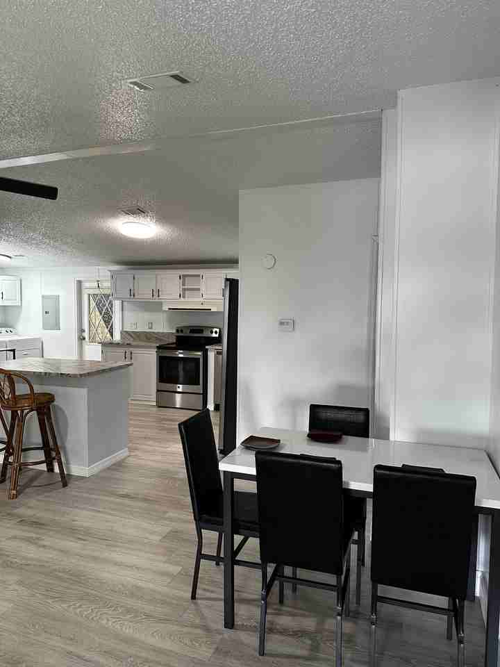 1624 King Arthurs Ct #NA - Photo 3 of 15