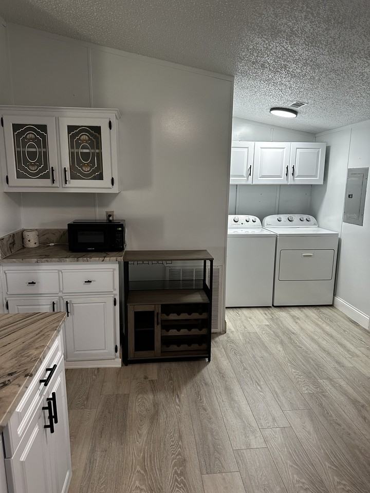 1624 King Arthurs Ct #NA - Photo 5 of 15