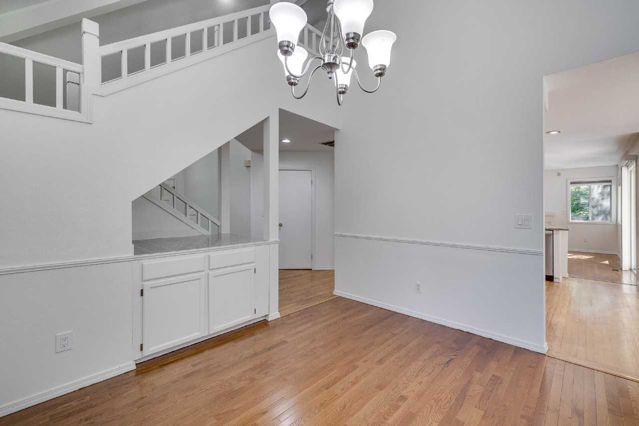 22900 Ne 12th Pl - Photo 5 of 27