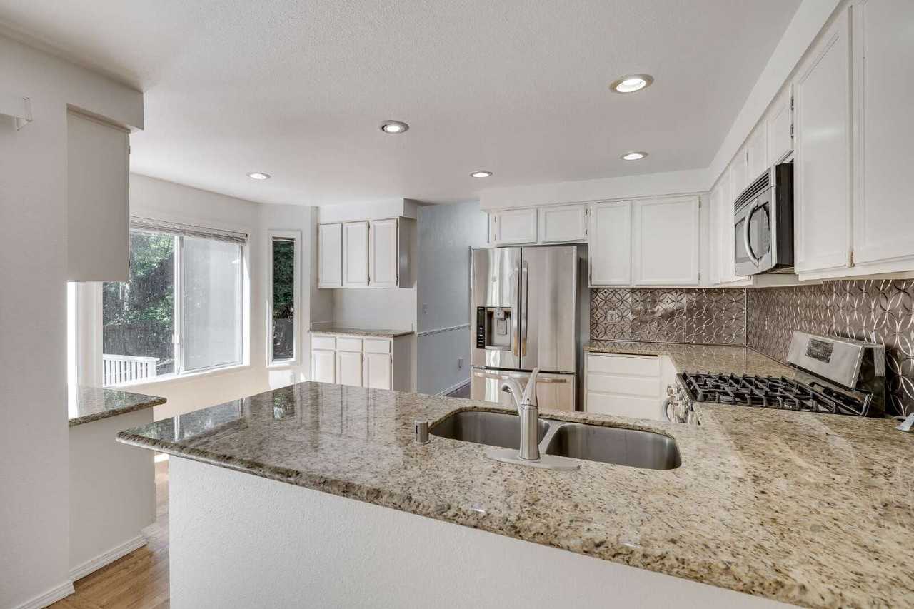 22900 Ne 12th Pl - Photo 7 of 27