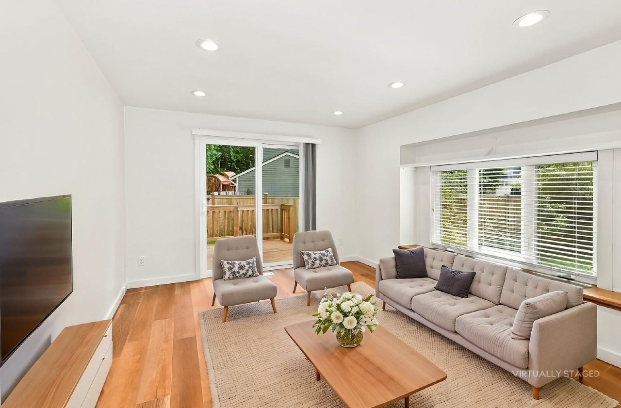 22938 Ne 27th Pl - Photo 2 of 18