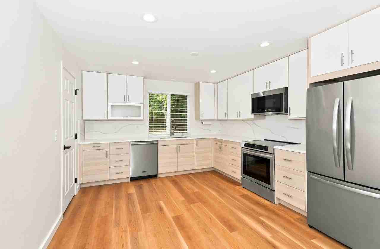 22938 Ne 27th Pl - Photo 3 of 18