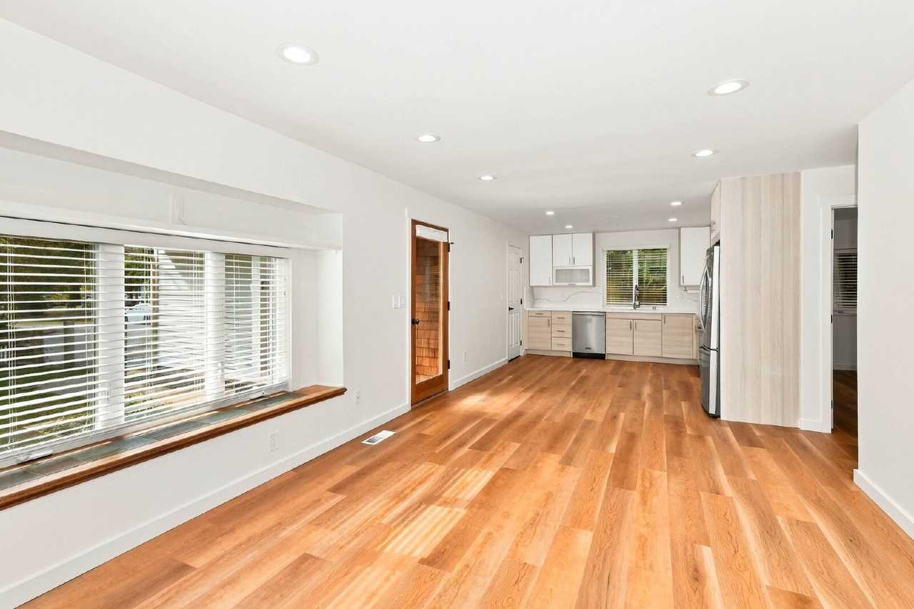22938 Ne 27th Pl - Photo 4 of 18