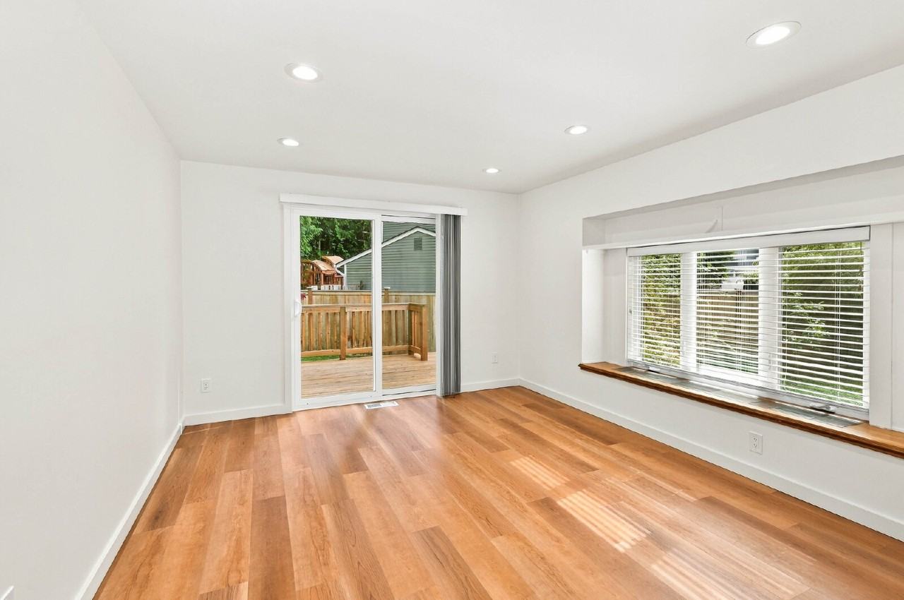 22938 Ne 27th Pl - Photo 5 of 18