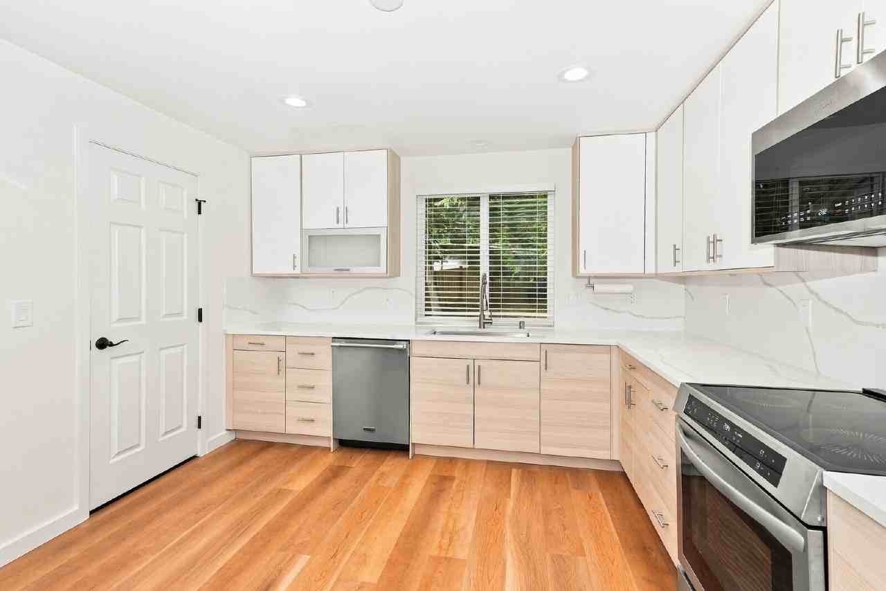 22938 Ne 27th Pl - Photo 7 of 18