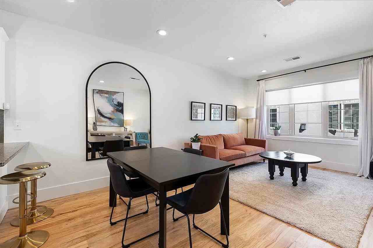 948 S Pearl St #102 - Photo 6 of 21