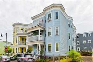 featured image of 37 Oakley St #1