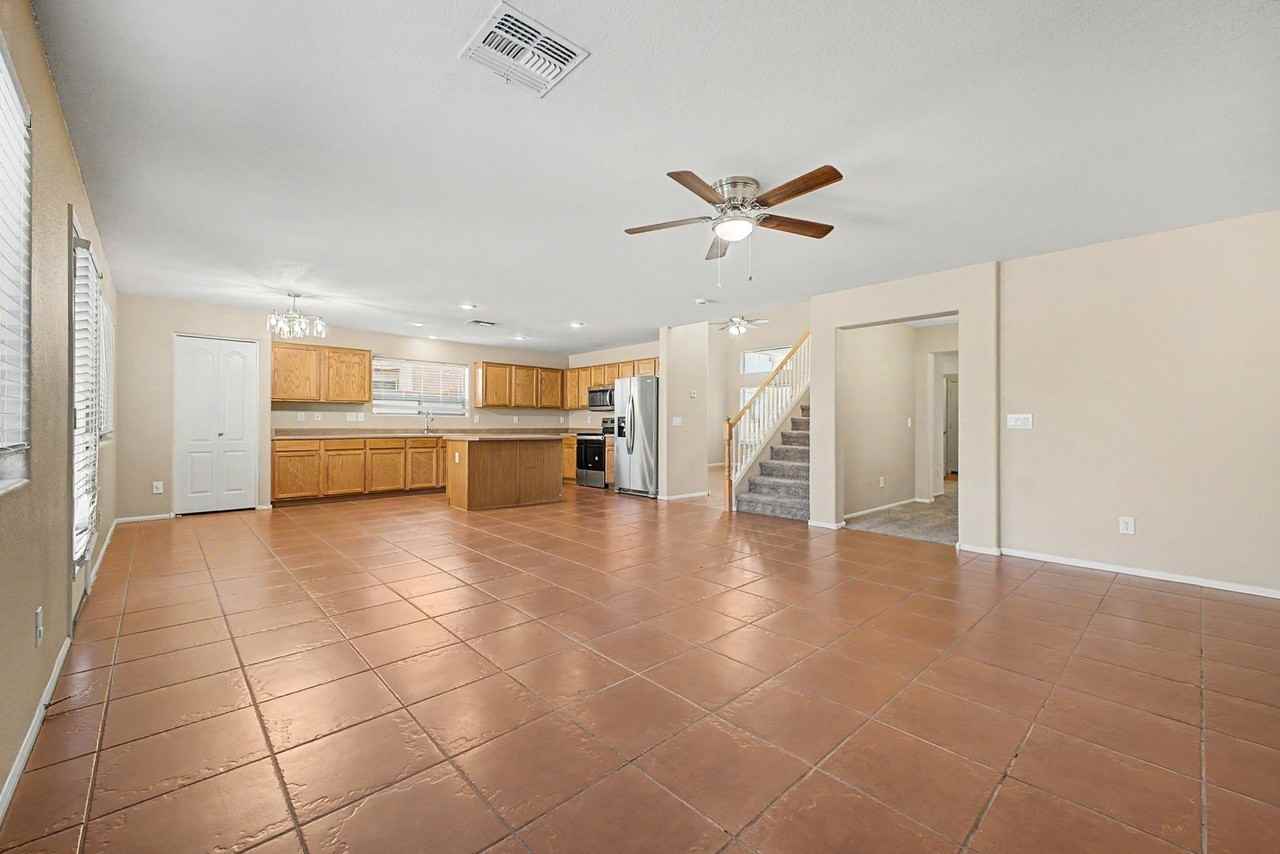 41704 W Sunland Dr - Photo 6 of 32