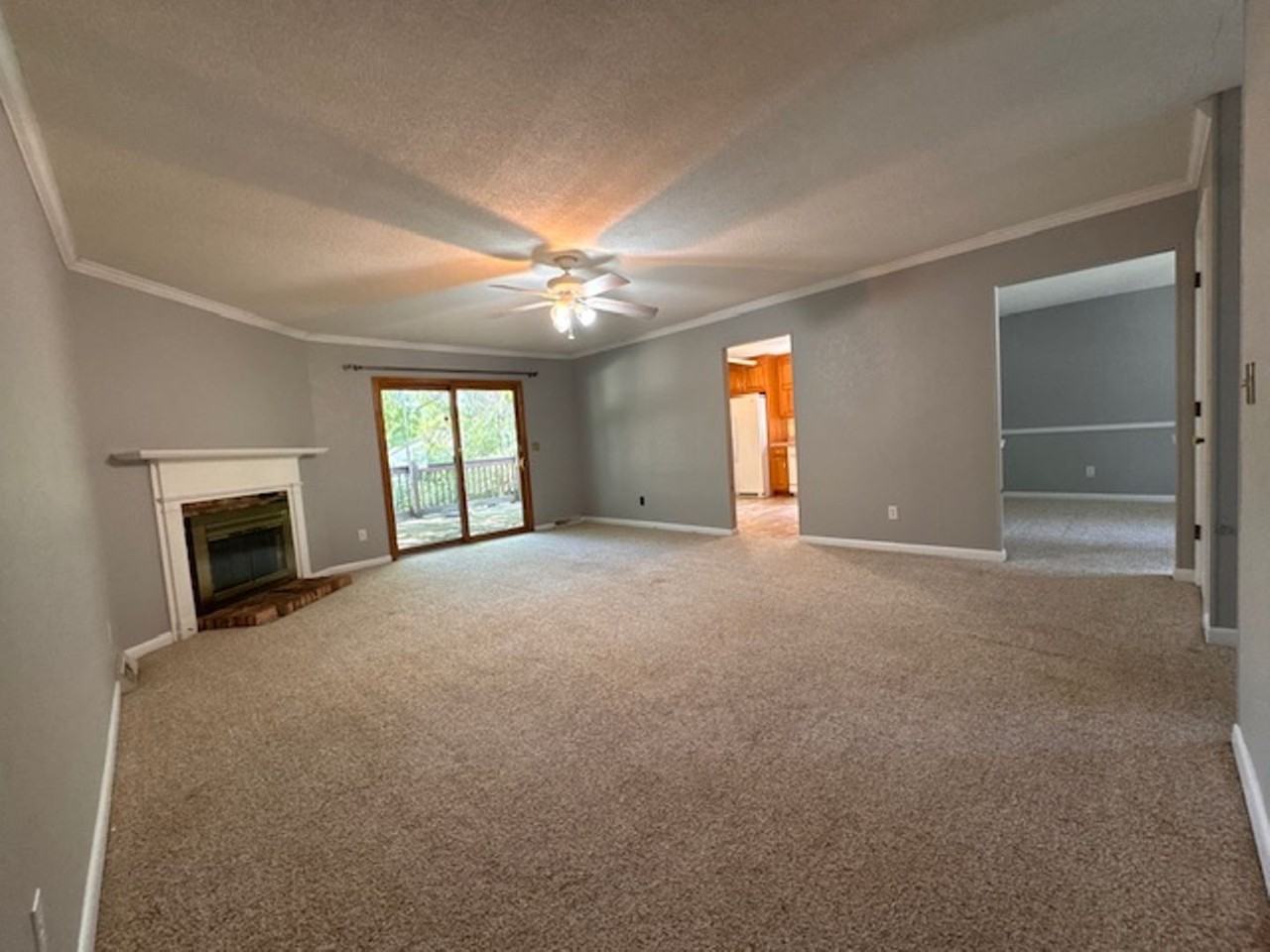 552 N Country Club Rd - Photo 3 of 11