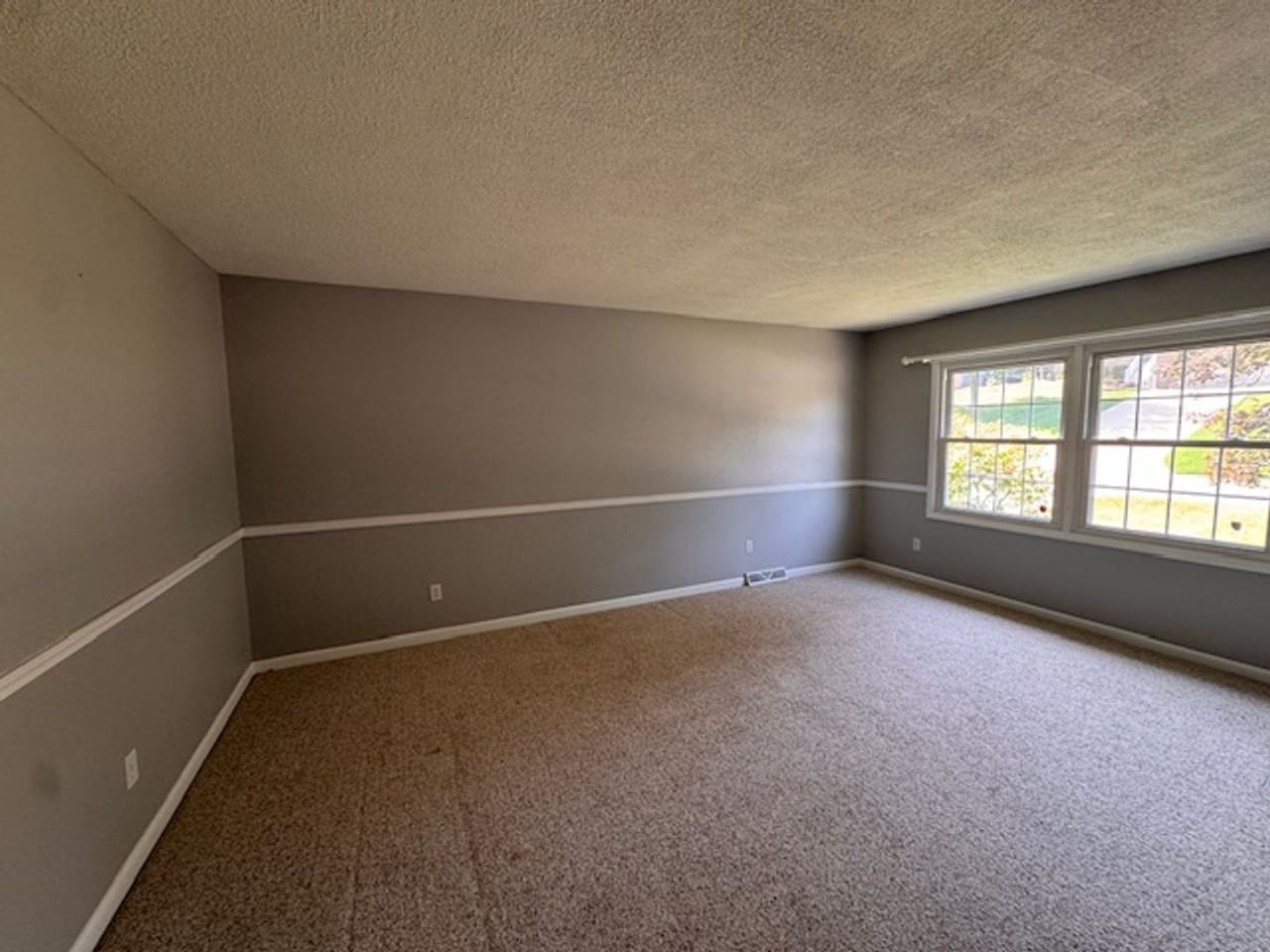 552 N Country Club Rd - Photo 4 of 11