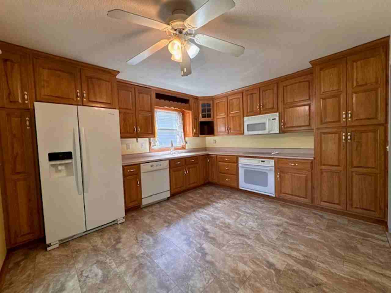 552 N Country Club Rd - Photo 5 of 11
