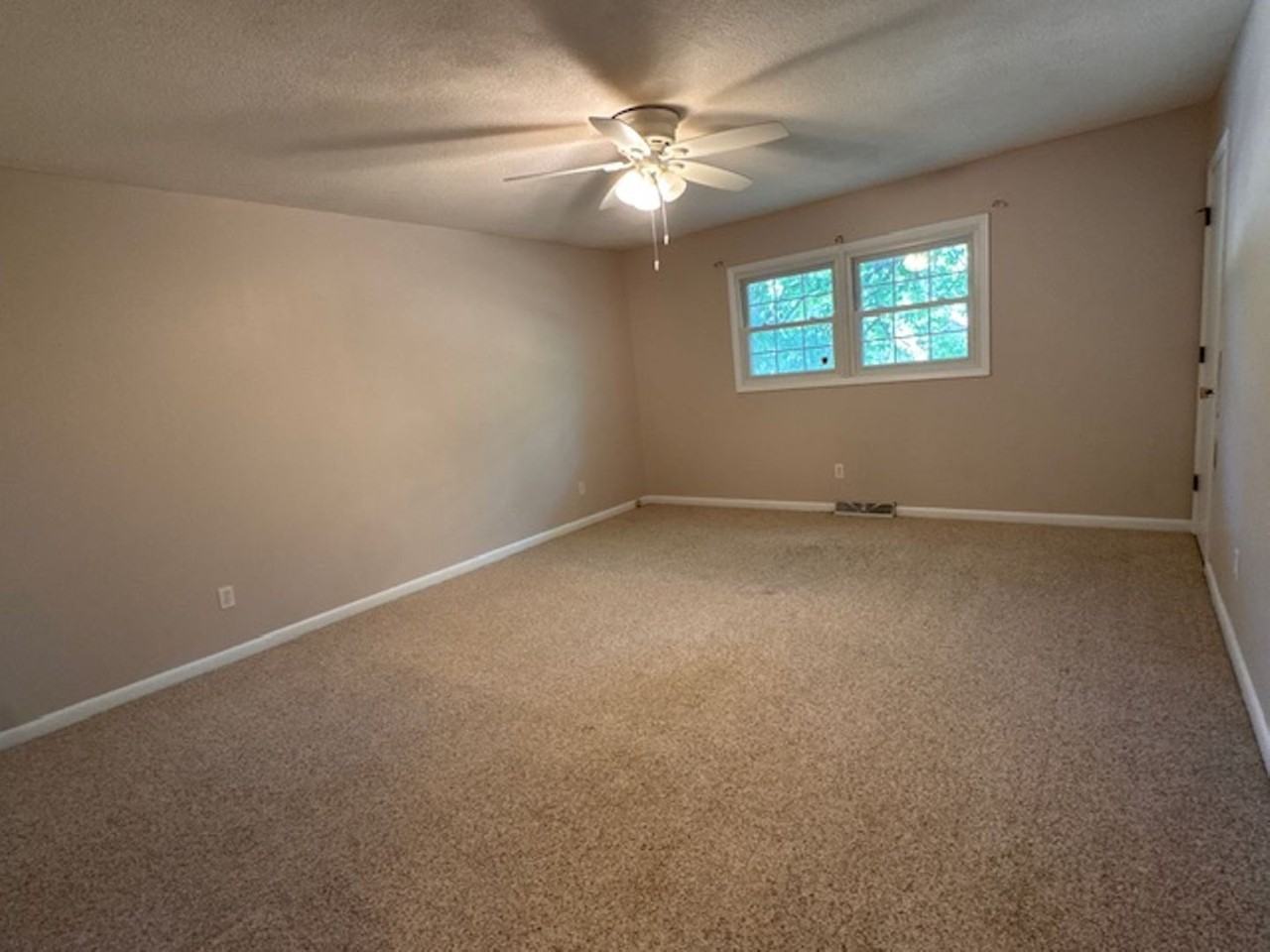 552 N Country Club Rd - Photo 7 of 11