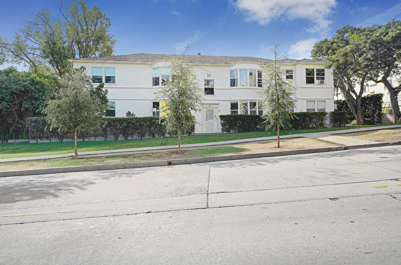 3314 Rowena Ave - Photo 4 of 21