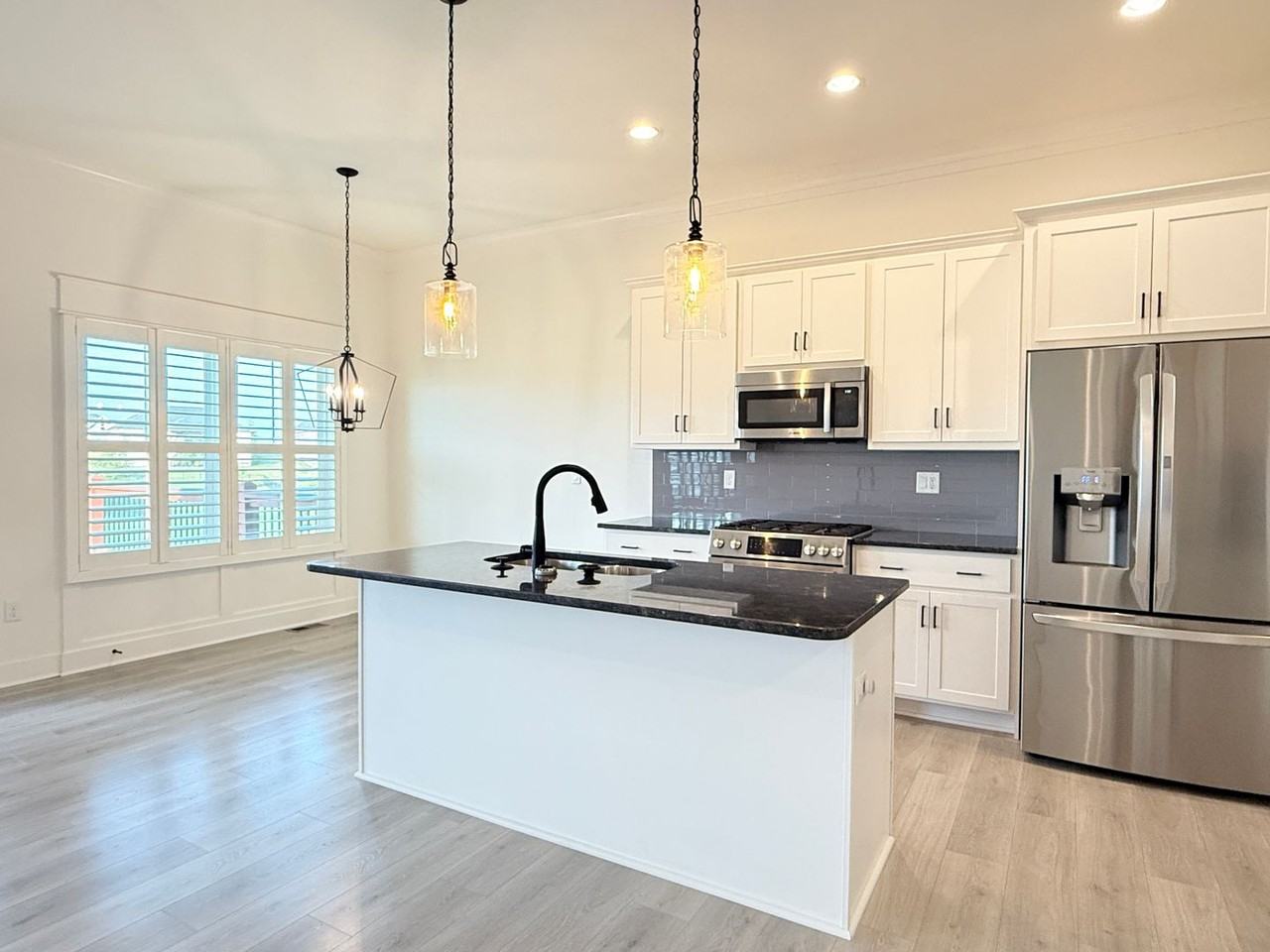 6416 Whispering Way - Photo 4 of 28