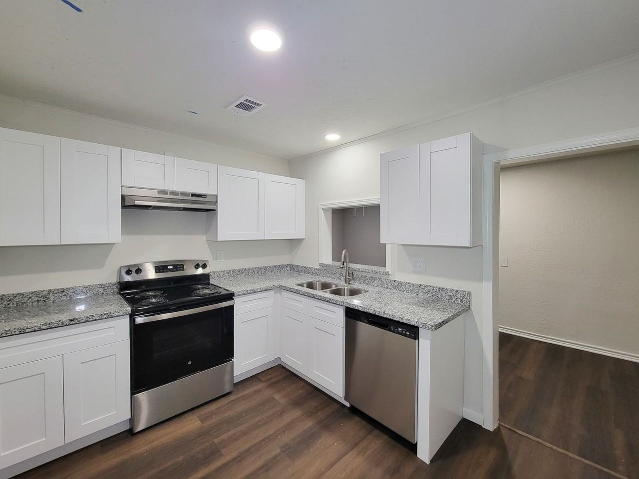 431 N Tinsley St - Photo 5 of 34