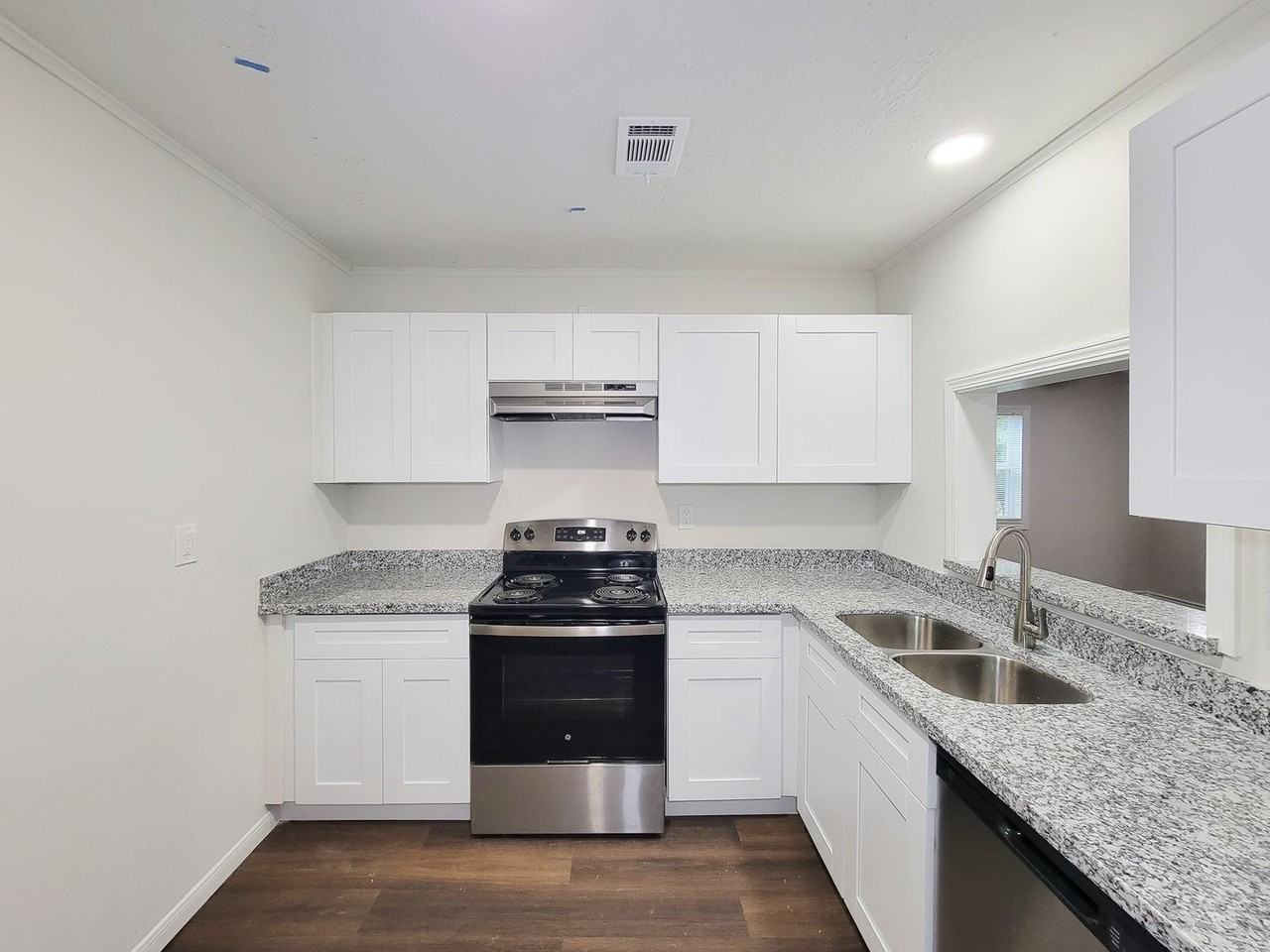 431 N Tinsley St - Photo 7 of 34