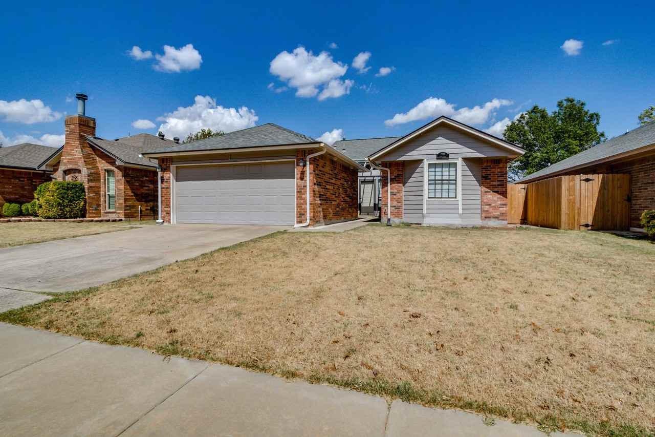 7713 Doris Dr - Photo 2 of 43