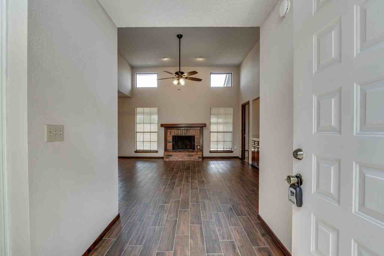 7713 Doris Dr - Photo 4 of 43