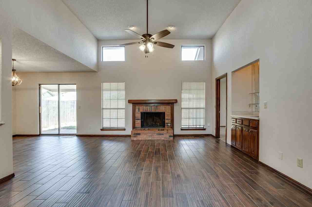 7713 Doris Dr - Photo 6 of 43