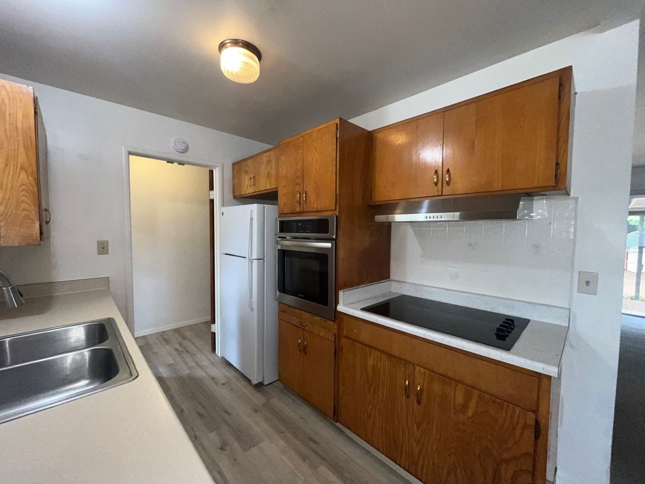 2830 King St - Photo 2 of 20
