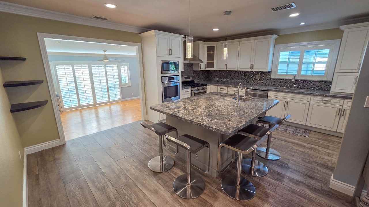 16129 Sunny Ct - Photo 6 of 31