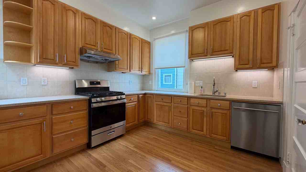 1252 Union St - Photo 3 of 15