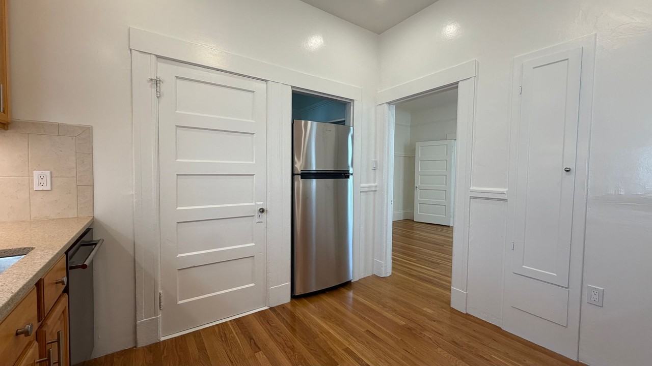1252 Union St - Photo 4 of 15