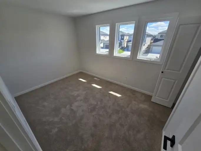 28 Stoneknife Cres - Photo 7 of 11
