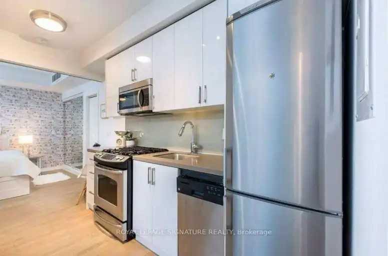 150 Broadview Ave #23 - Photo 5 of 10