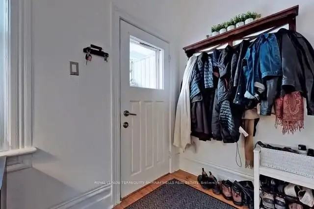 81 Tiverton Ave - Photo 2 of 16