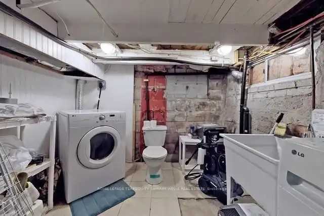81 Tiverton Ave - Photo 3 of 16