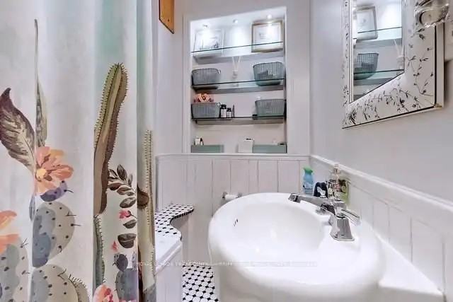 81 Tiverton Ave - Photo 6 of 16
