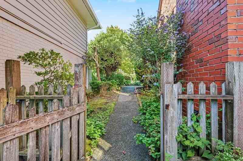 4530 51st Ave Ne - Photo 5 of 38