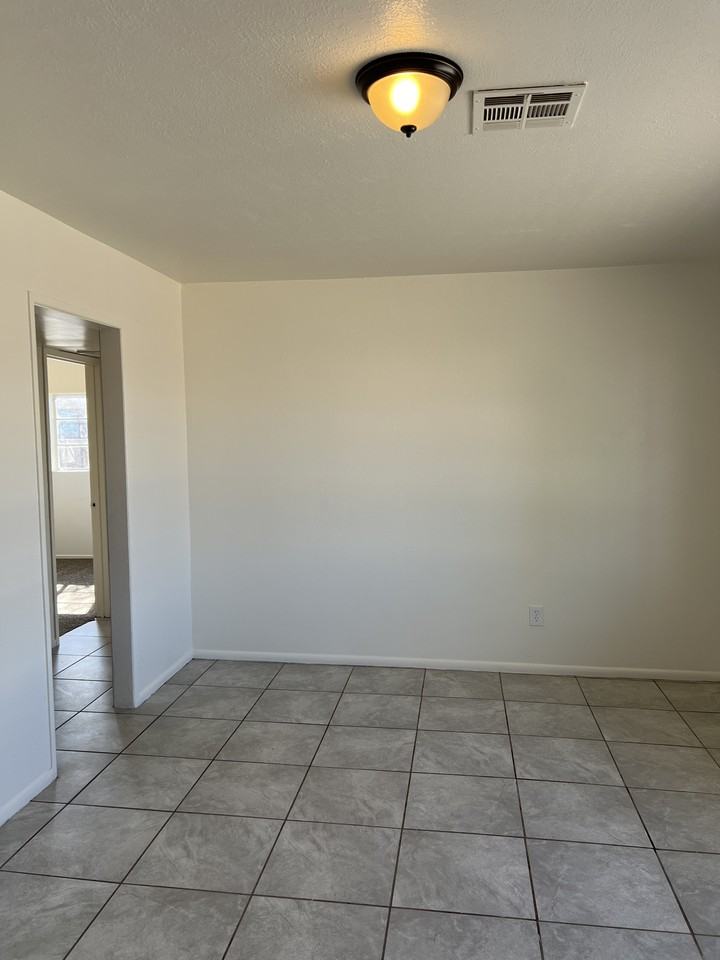 2807 W Palm Ln - Photo 4 of 20