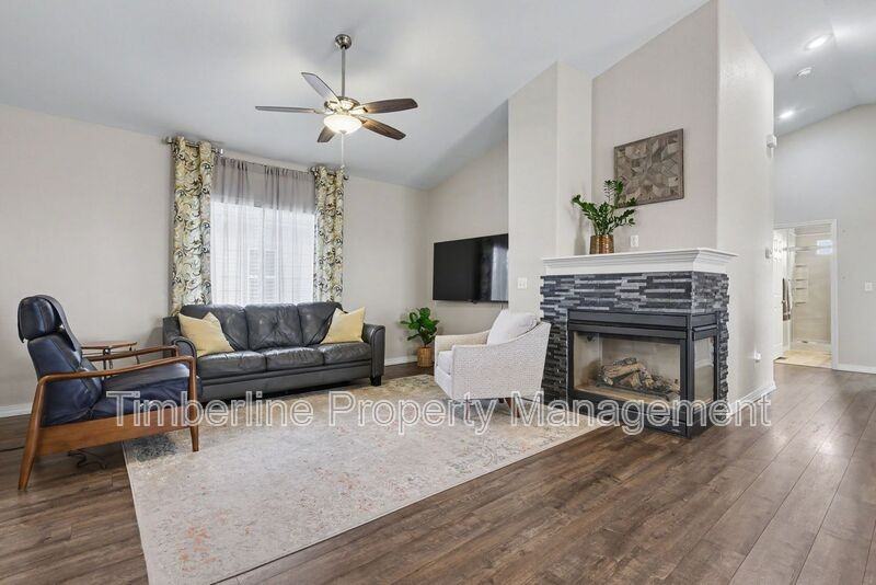 12119 Kaufman Pt - Photo 4 of 38
