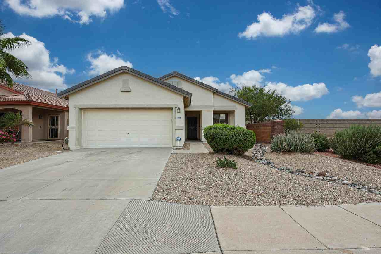 17321 N 167th Dr - Photo 3 of 33
