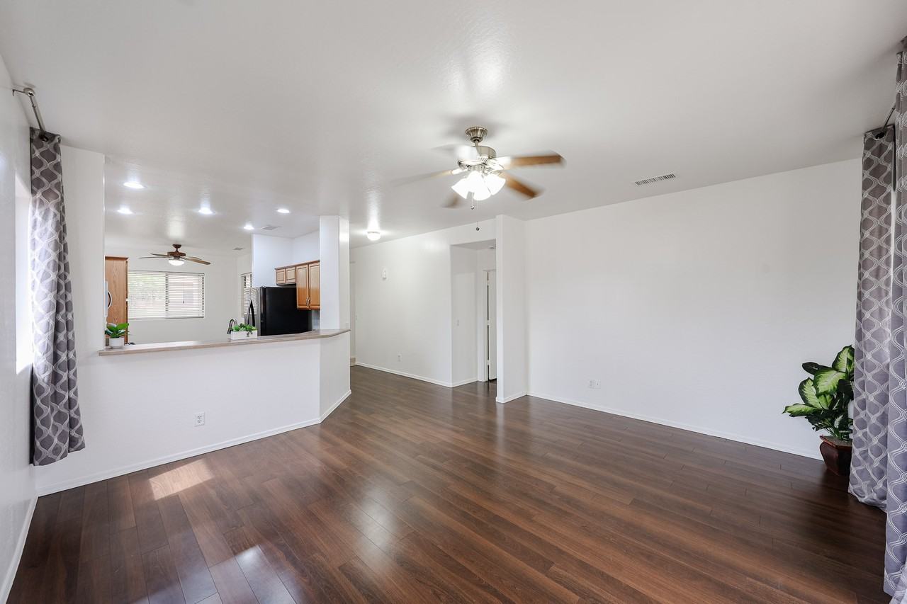 17321 N 167th Dr - Photo 6 of 33