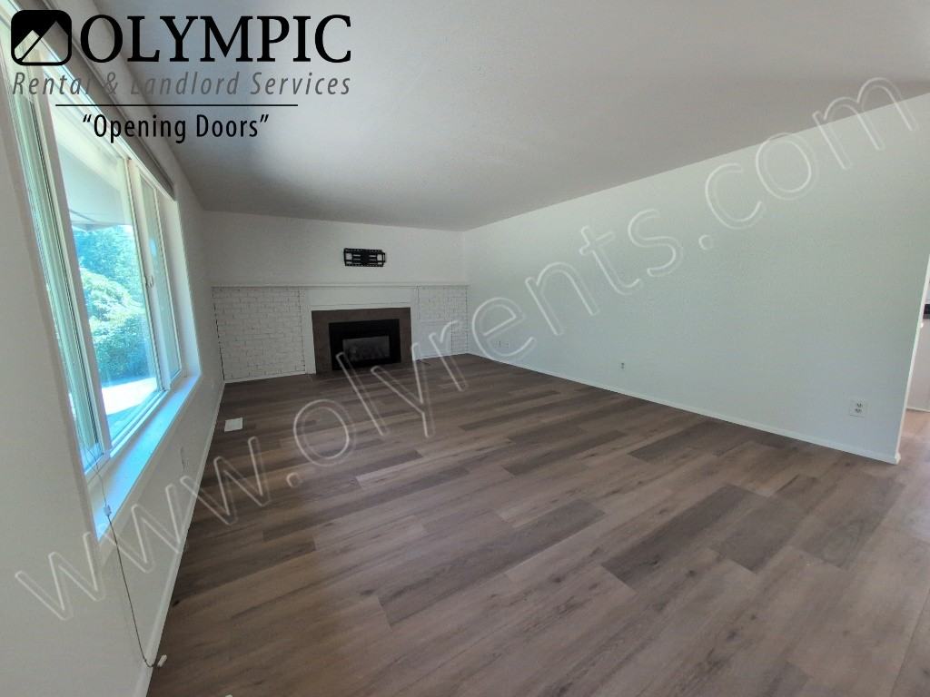 509 Bulldog St Se - Photo 5 of 33