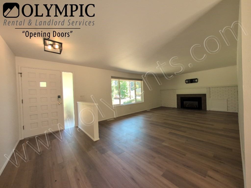 509 Bulldog St Se - Photo 6 of 33