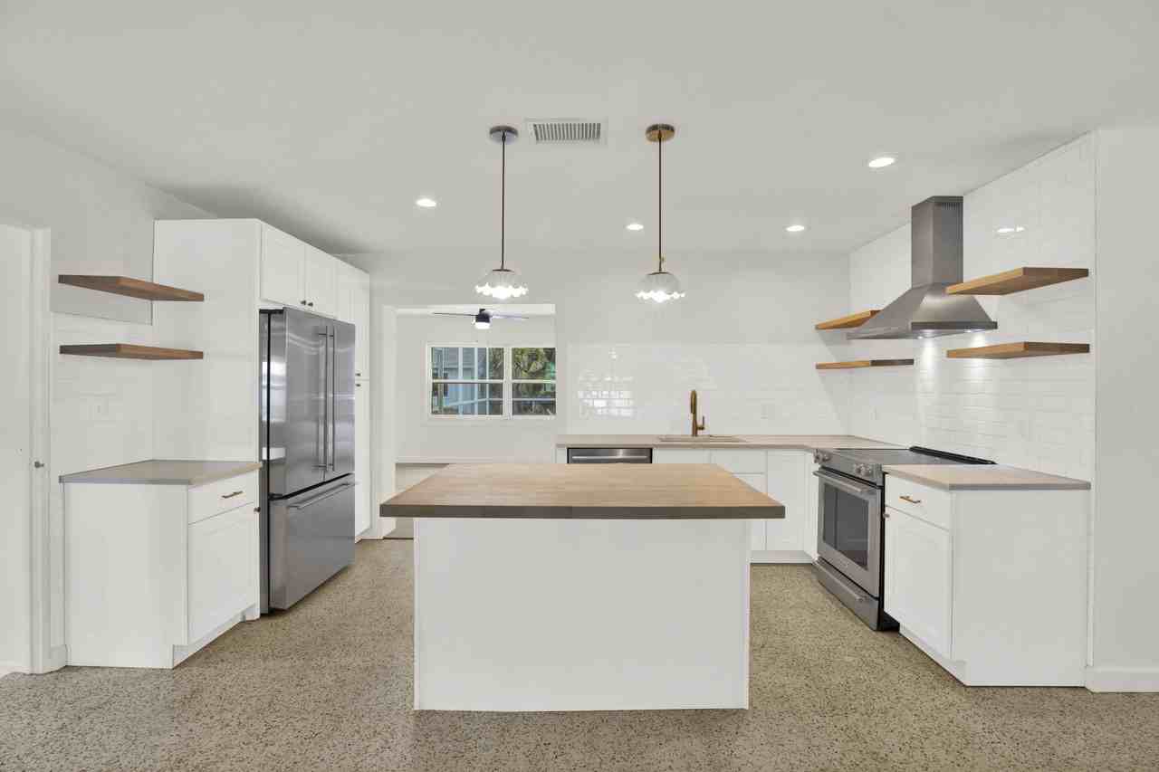 5531 13th Ave N - Photo 7 of 33