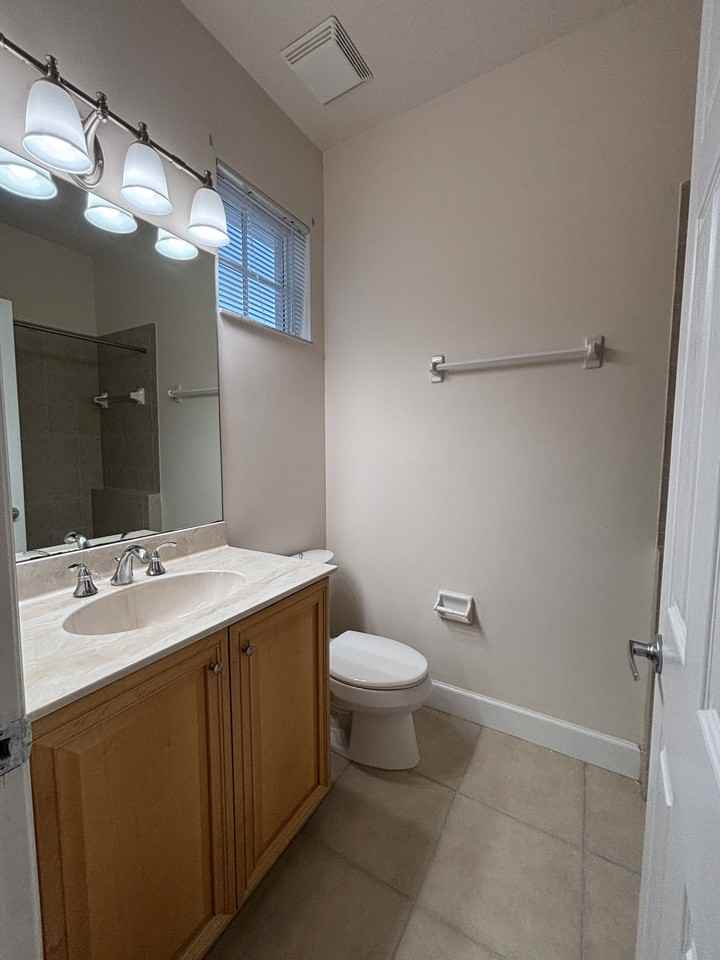 240 W End Dr #423 - Photo 4 of 14