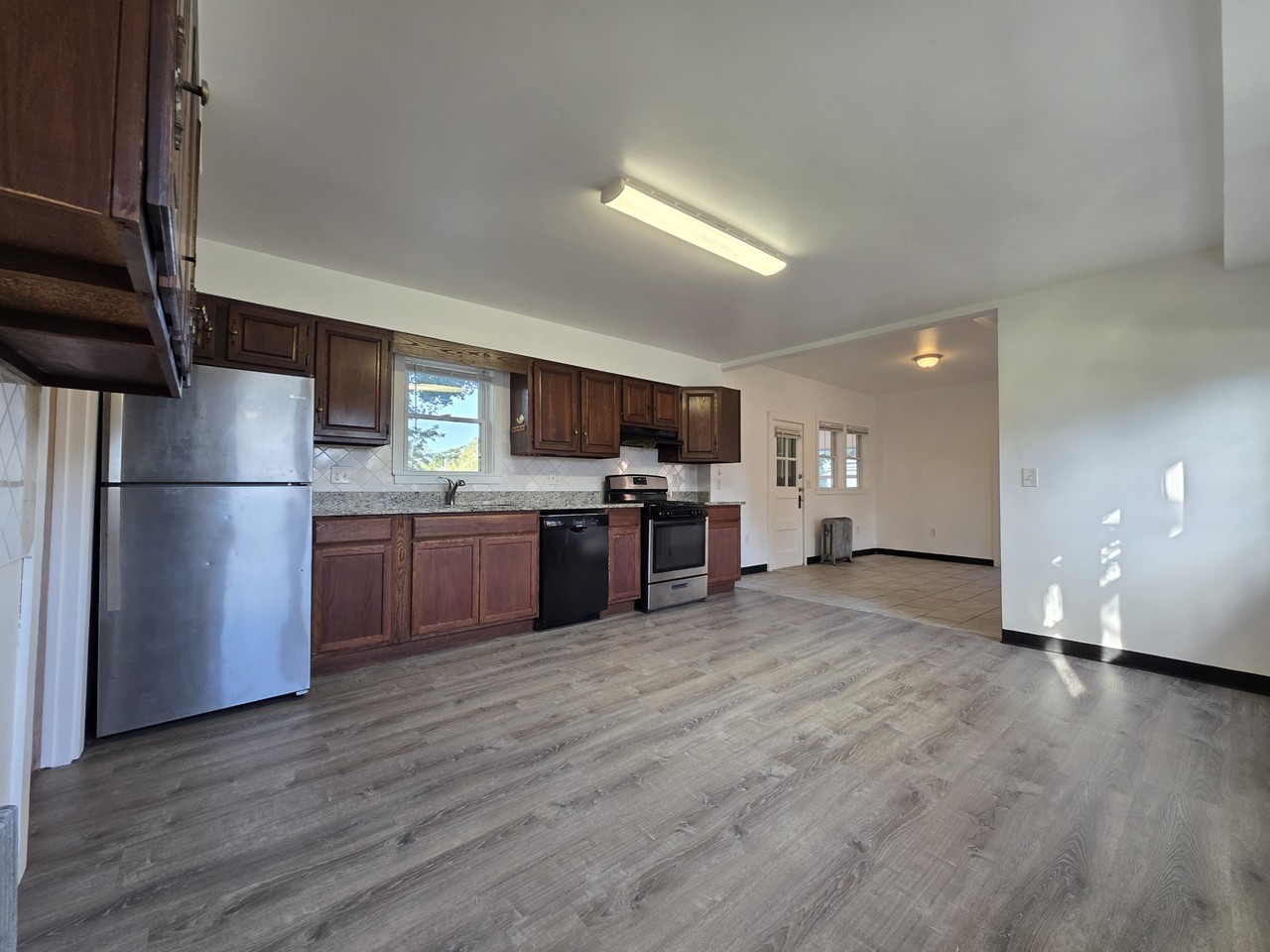 579 Park Ave - Photo 2 of 14