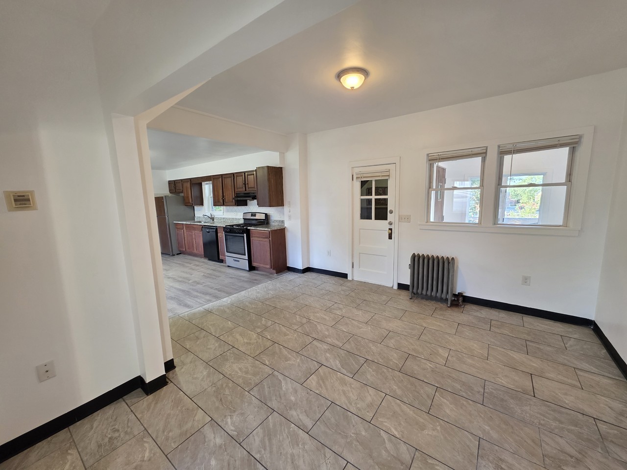 579 Park Ave - Photo 3 of 14