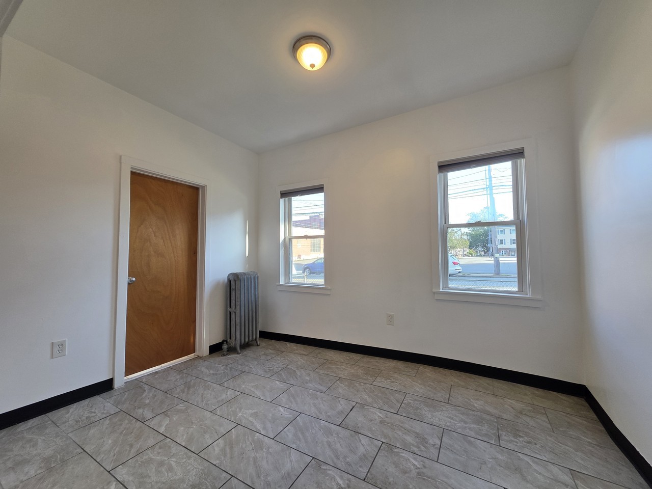579 Park Ave - Photo 6 of 14