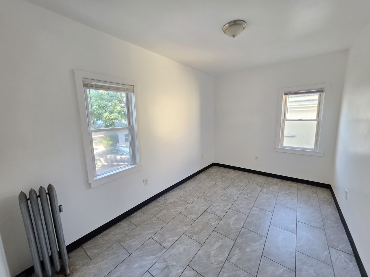 579 Park Ave - Photo 7 of 14