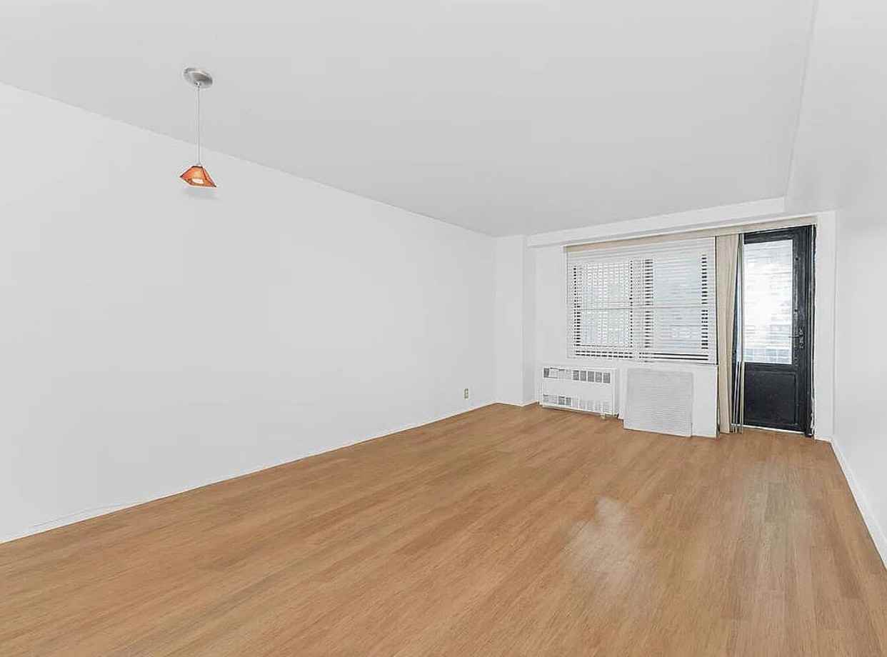 195 Willoughby Ave #1105 - Photo 4 of 8