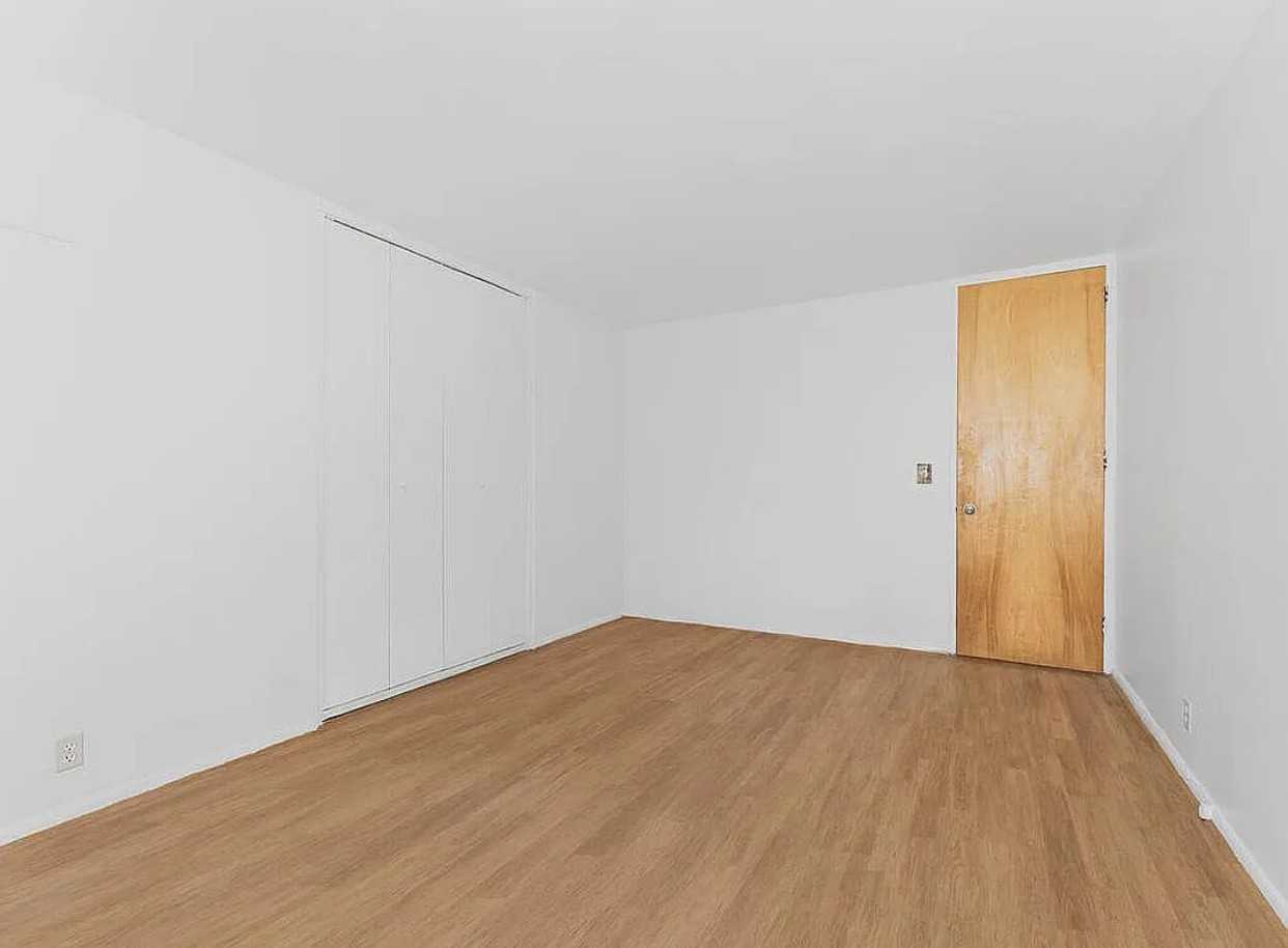 195 Willoughby Ave #1105 - Photo 6 of 8