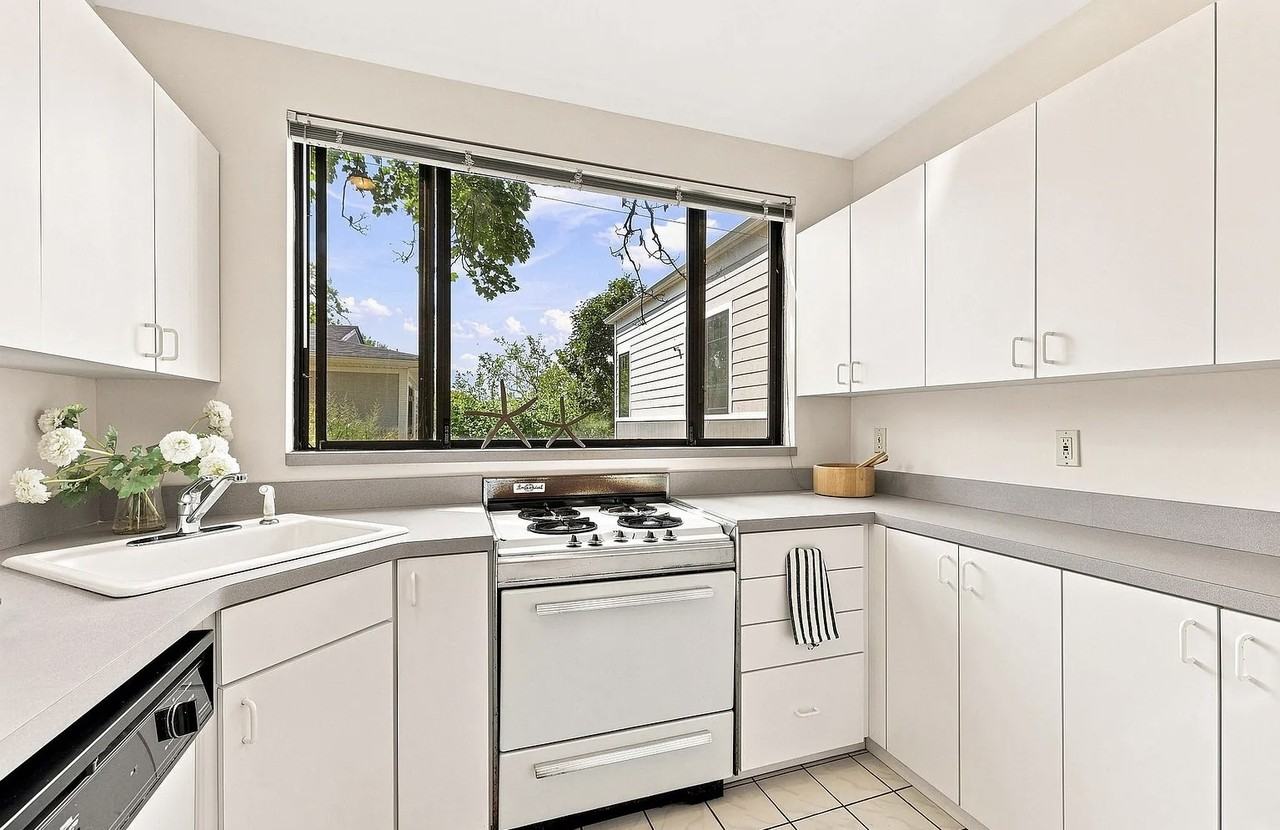 33 Tier St #1 - Photo 6 of 13